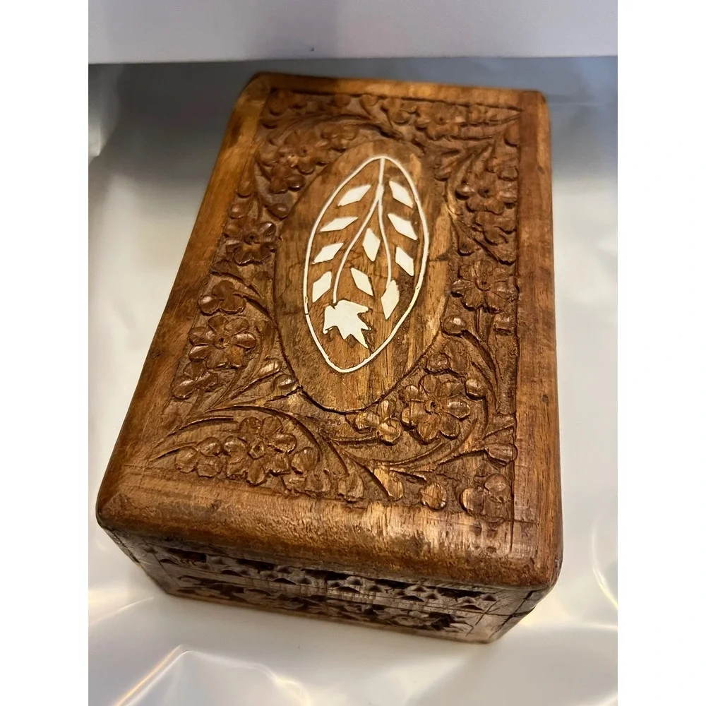 Vintage Hand Carved Wood Trinket Box India Inlaid Leaf Floral Jewelry Box 6x4